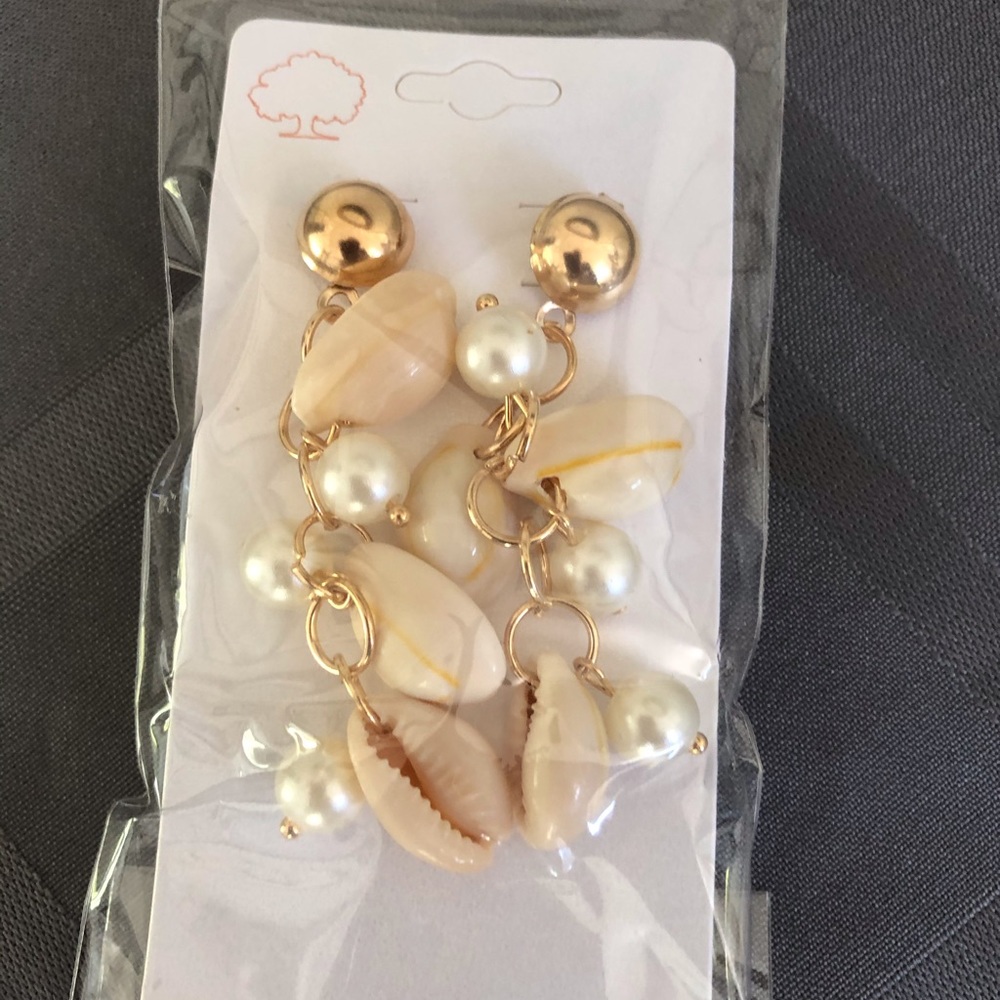 2 sets of shell & turquoise stone earrings NWT - Picture 4 of 4